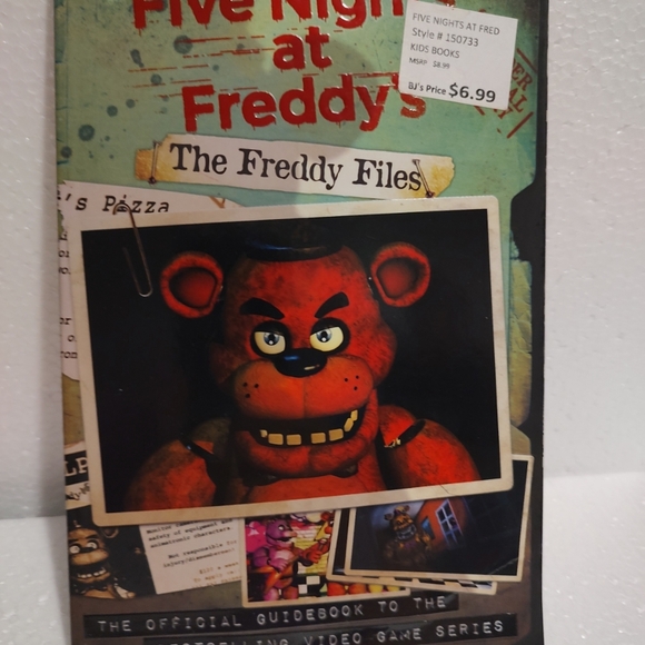 Guidebook must-have any fan of the popular game series, Five Night at Freddy's - Picture 1 of 16